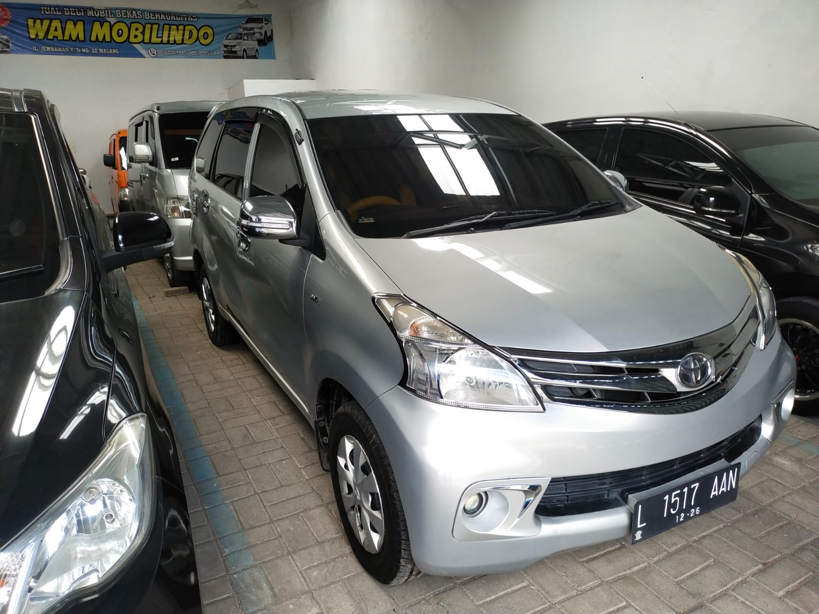 Mobil Toyota Avanza Silver