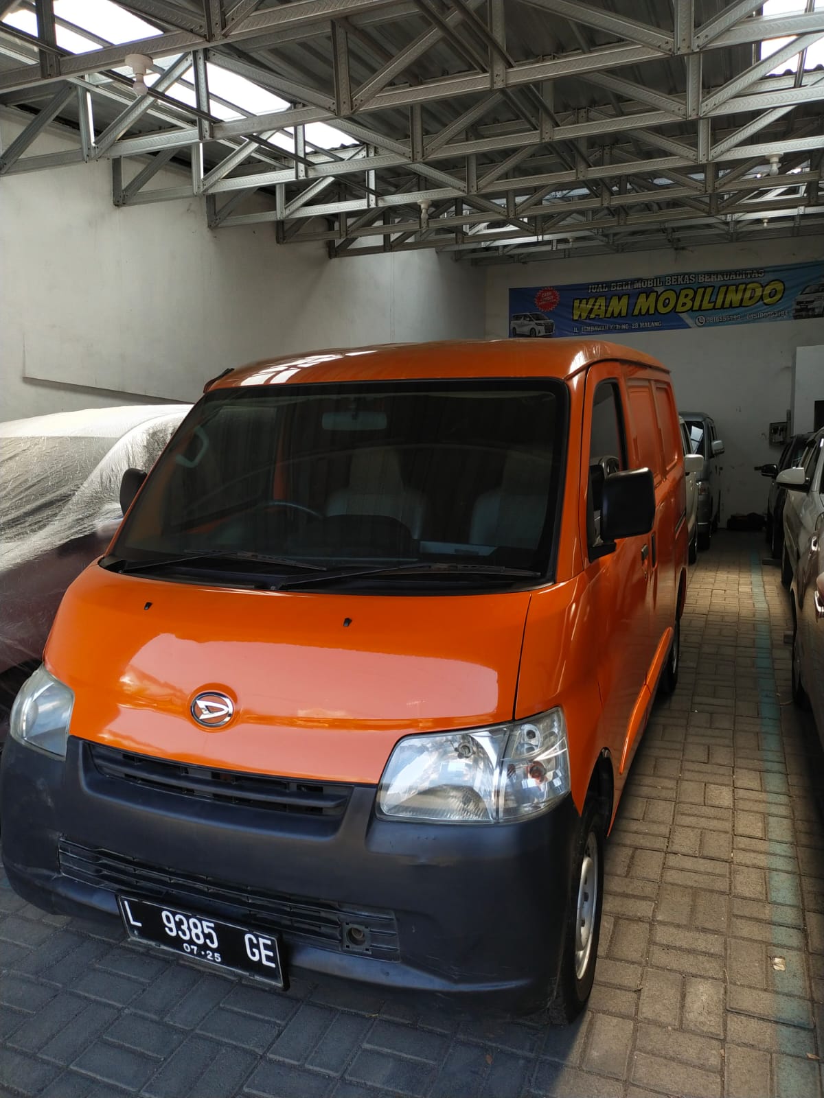 Mobil Daihatsu Grandmax Orange